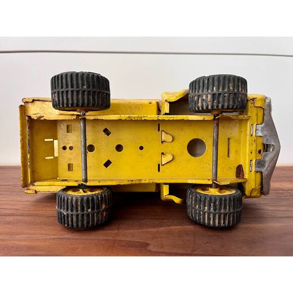 Vintage 1976-1977 Tonka Yellow Dump Truck Collectible Toy - Picture 8 of 15